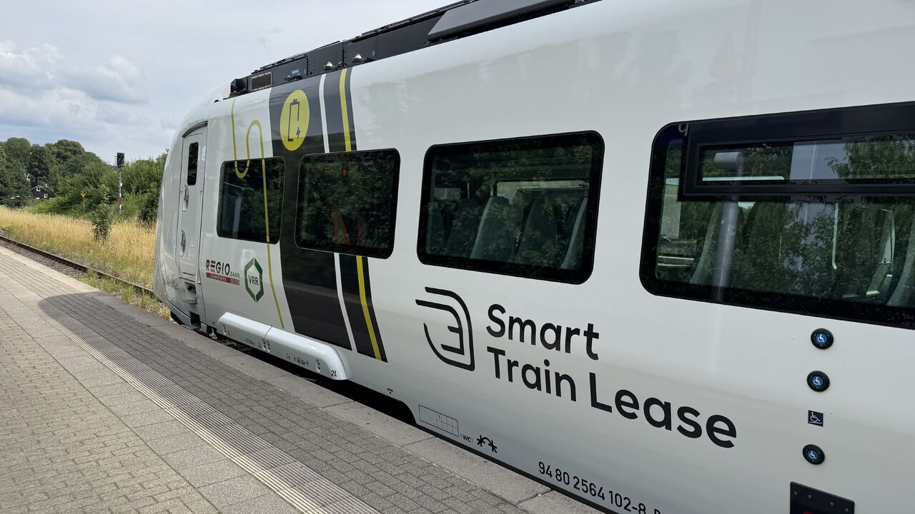 Reluarea circulației pe RE 47 peste podul Müngsten marchează un moment decisiv pentru mobilitatea din Bergisches Land, odată cu introducerea trenurilor moderne baterie‑electrice