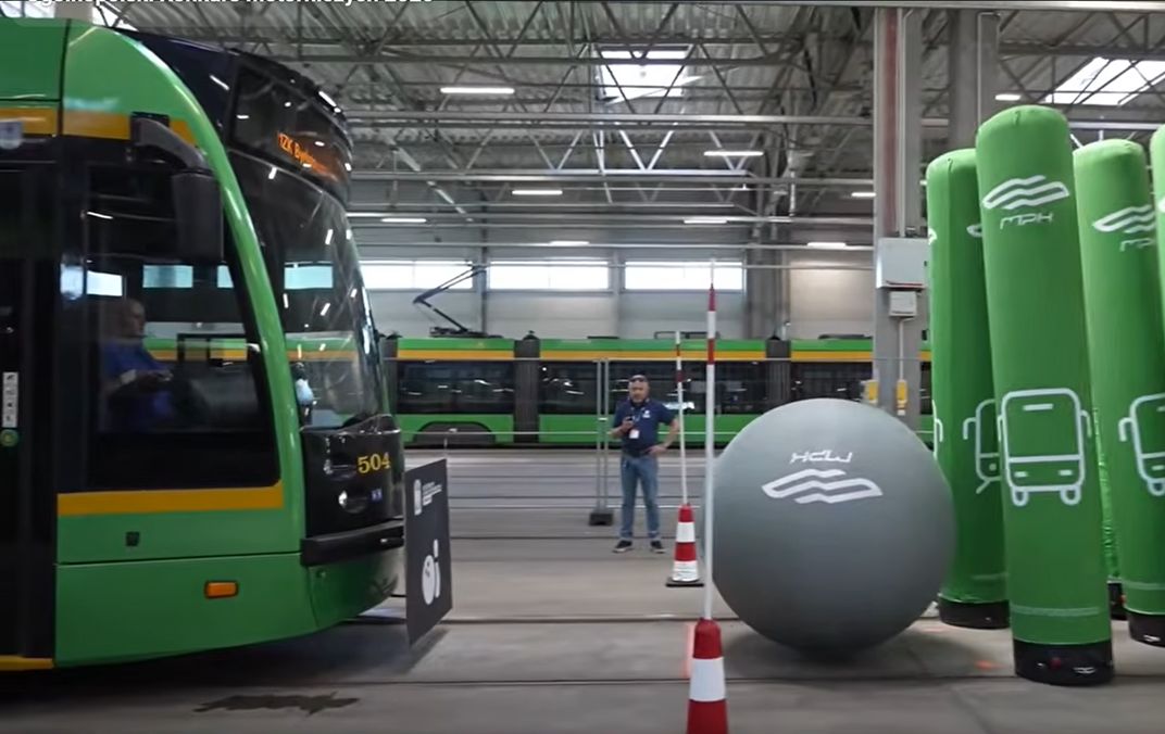 Competiția Națională a Vatmanilor din Polonia 2026 aduce în prim‑plan profesionalismul și precizia în operarea tramvaielor moderne