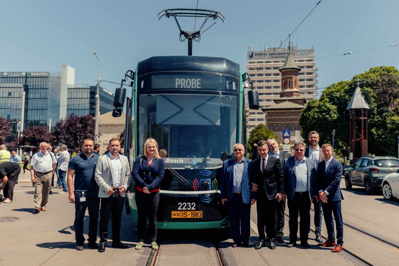 Peste 100 de tramvaie din Iași au fost echipate cu sistemul Bosch de avertizare la coliziune, dezvoltat la Engineering Center Cluj
