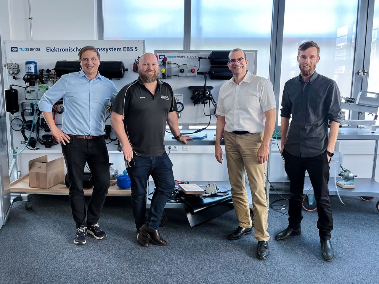 Knorr‑Bremse Australia și Bruce Rock Engineering colaborează în Germania pentru dezvoltarea noii generații de tehnologii pentru remorci
