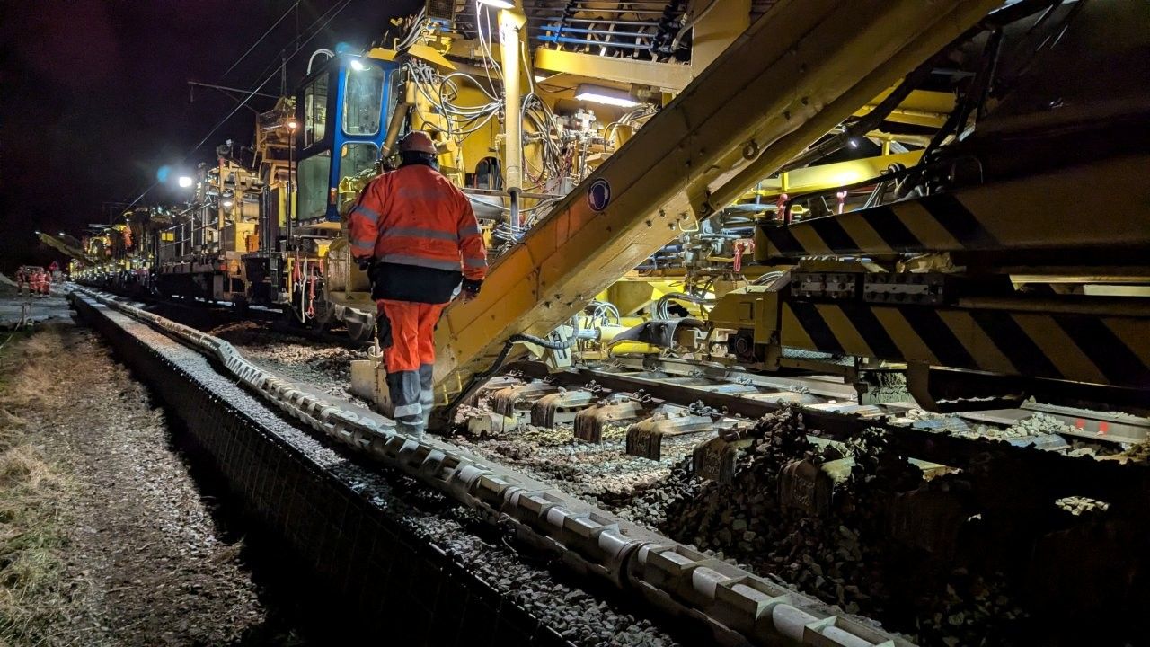 CFF reînnoiesc 2,3 km de cale ferată între Avenches și Morat în doar 18 zile, cu coordonare complexă în clusterul Payerne–Morat