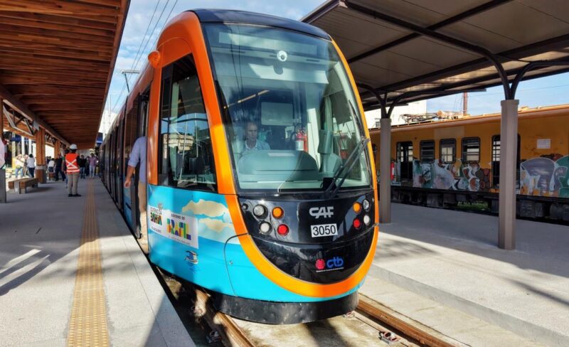 CAF pune în funcțiune primele metrouri ușoare pentru sistemul VLT din Salvador, Brazilia