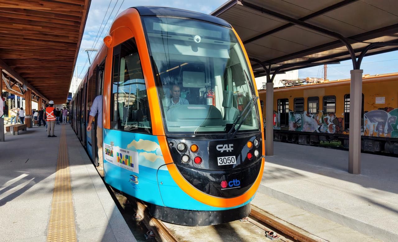 CAF pune în funcțiune primele metrouri ușoare pentru sistemul VLT din Salvador, Brazilia