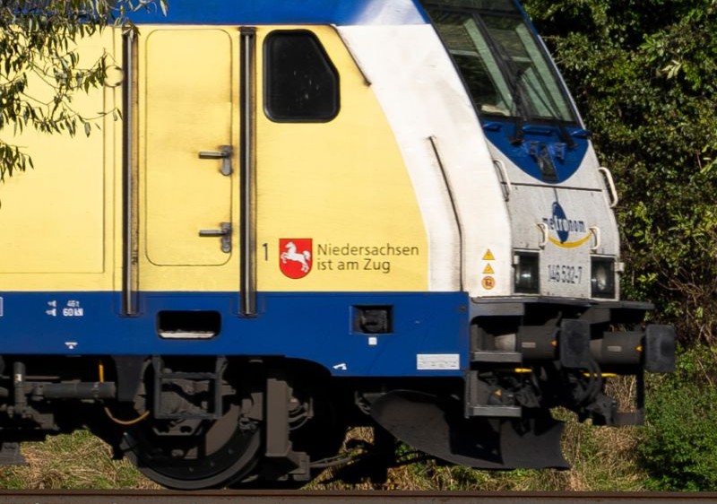 metronom va opera linia RE5 Cuxhaven–Hamburg din decembrie 2027, în urma unui contract de 10 ani atribuit de LNVG și orașul Hamburg