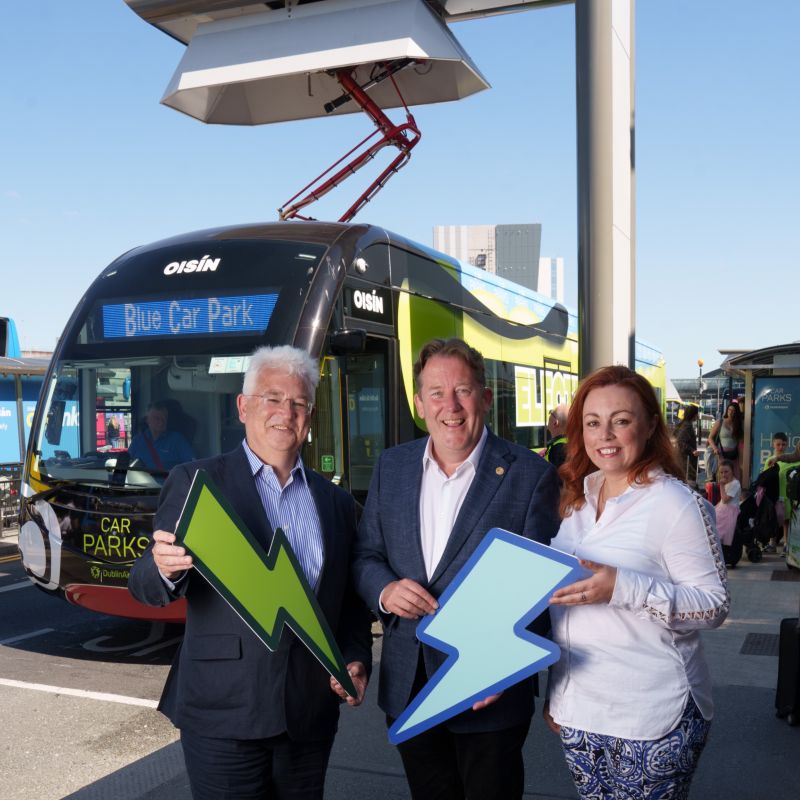 Dublin Airport inaugurează primele încărcătoare pantograf pentru autobuze electrice din Irlanda, susținând operarea flotei de 14 vehicule zero‑emisii