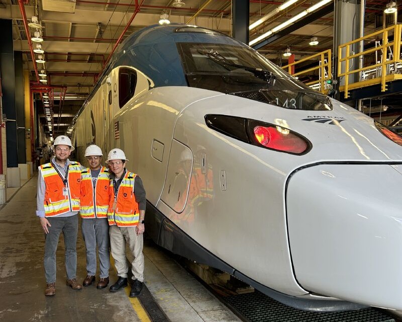 FRA analizează operațiunile de mentenanță pentru noile trenuri de mare viteză Acela în facilitățile Amtrak din Washington D.C.