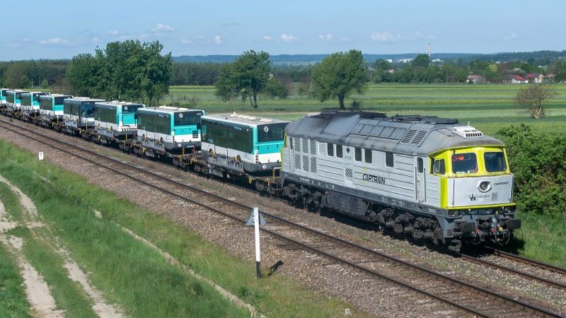 Captrain Polska a transportat 30 autobuze către Kiev într‑un proiect logistic umanitar coordonat pe rețele feroviare internaționale