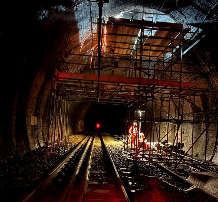 Network Rail modernizează infrastructura feroviară lângă tunelul Chipping Sodbury: lucrări non‑stop pentru siguranță și fiabilitate