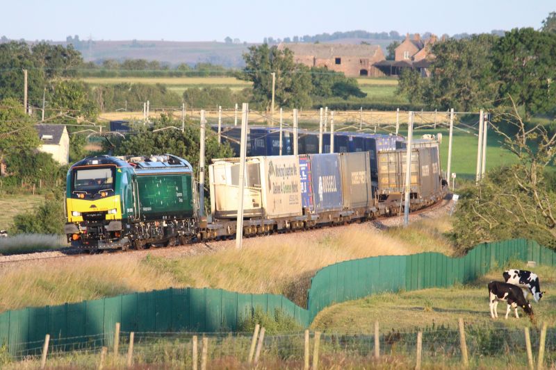 Direct Rail Services testează pentru prima dată locomotiva hibridă Class 93 pe serviciile intermodale Anglo‑Scottish