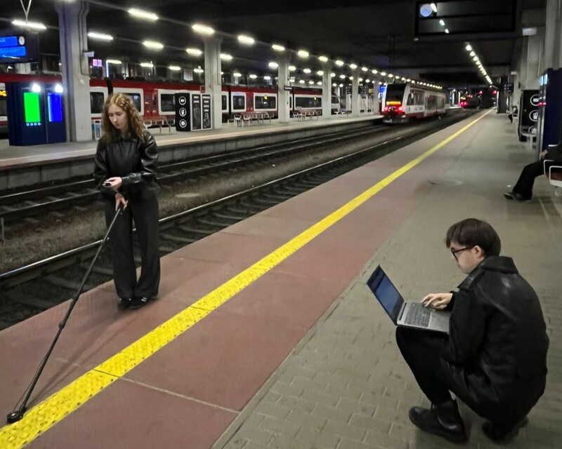 Studenții Politehnicii din Poznań analizează iluminatul din gara Poznań Główny pentru creșterea siguranței pasagerilor