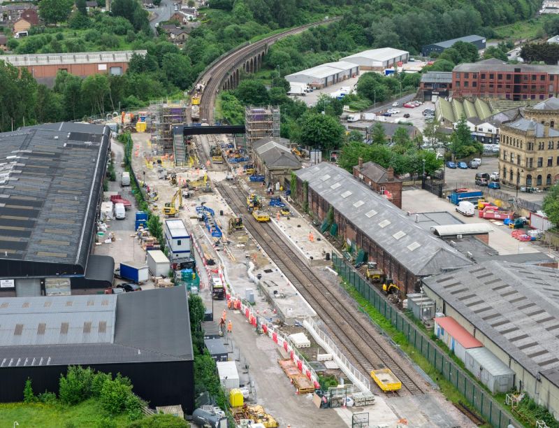 Network Rail finalizează 28 de zile de lucrări TRU între Morley și Dewsbury, aducând rețeaua mai aproape de trenuri rapide și electrificate în West Yorkshire