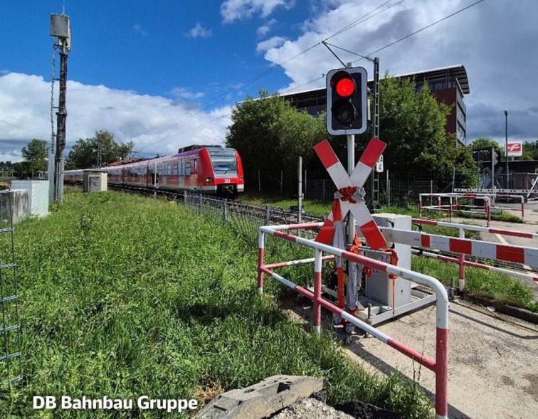 DB Bahnbau Gruppe modernizează infrastructura la Großhelfendorf: mai multă siguranță și flux optim pentru trenuri și trafic rutier