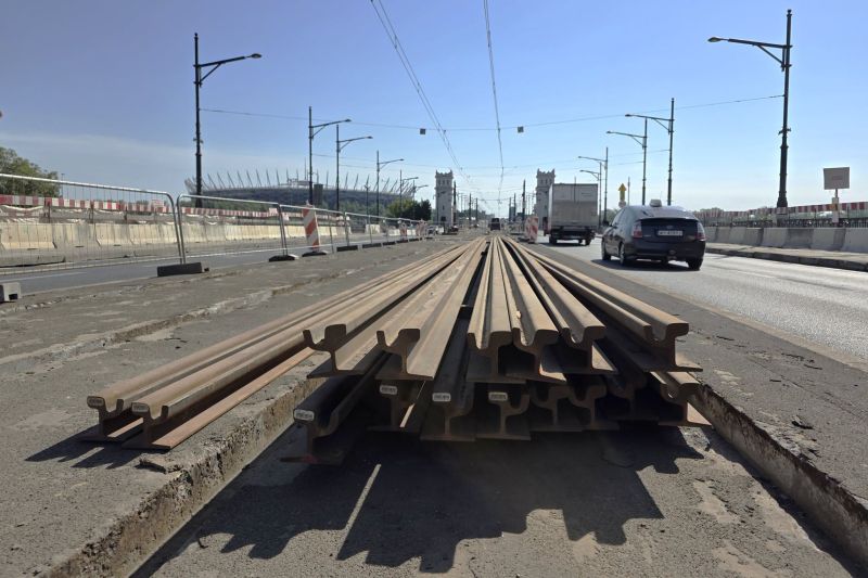 Varșovia înlocuiește șinele speciale 53R1 pe viaductul Poniatowski în cadrul Programului de Reabilitare a Infrastructurii de Tramvai