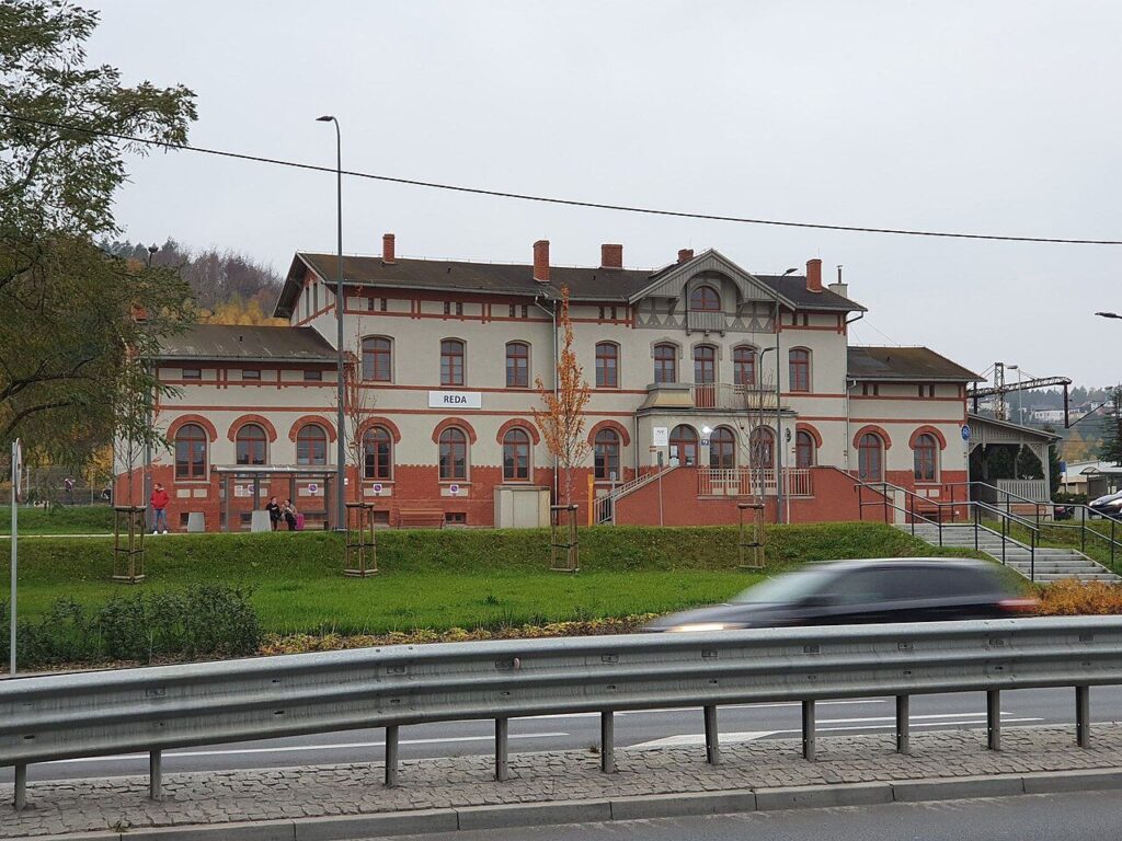 PKP modernizează clădirea istorică a gării Reda, construită în 1870, pentru a redeveni complet funcțională pentru călători
