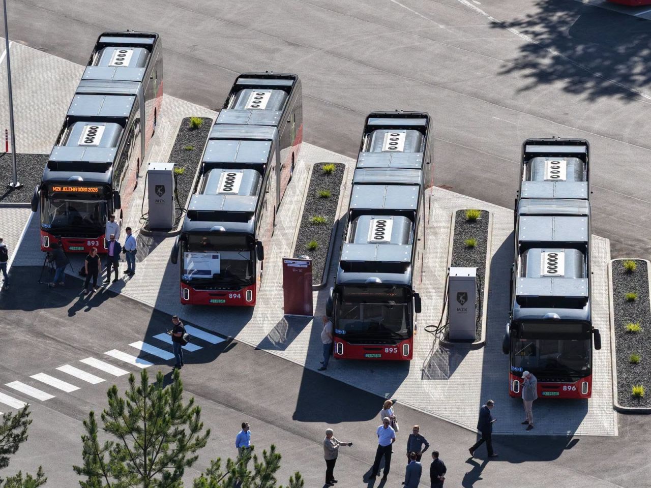 Jelenia Góra introduce opt noi autobuze electrice Yutong, flota zero‑emisii ajunge la aproape jumătate din total