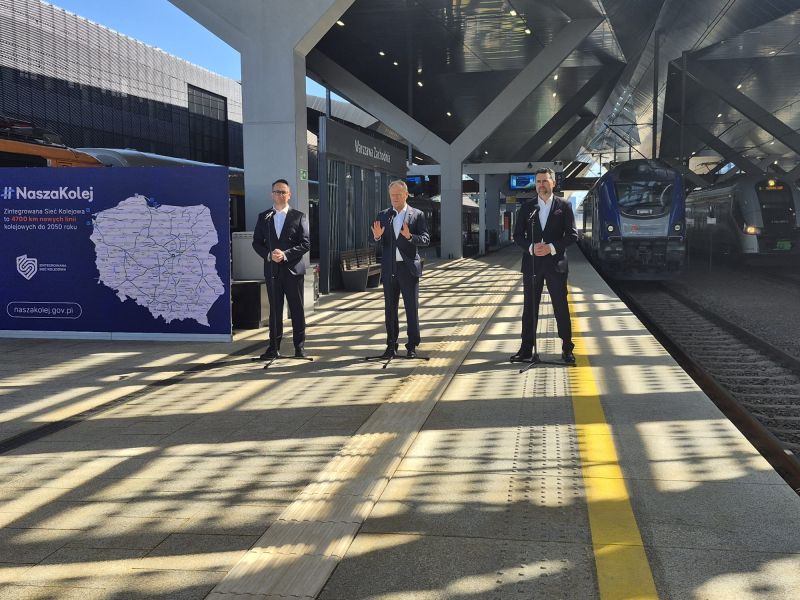 Polonia lansează Rețeaua Feroviară Integrată: fiecare județ conectat la distanțe lungi, proiect strategic prezentat de premierul Donald Tusk