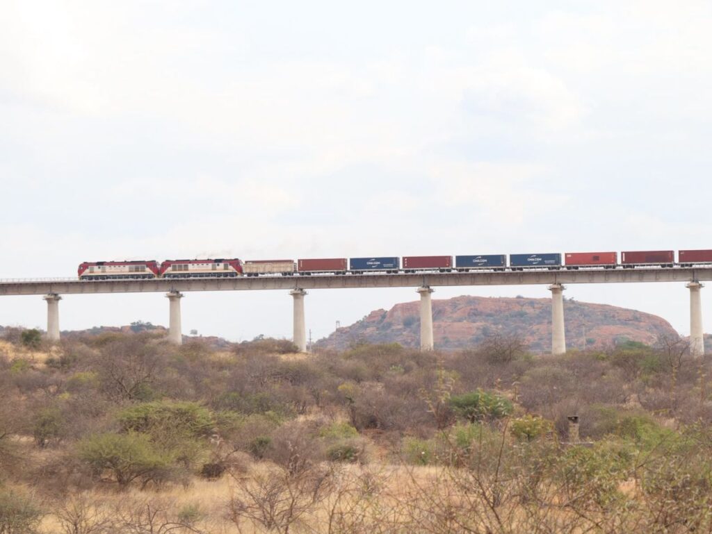 Kenya Railways readuce în prim-plan istoria liniei Tsavo, unde „mâncătorii de oameni” au marcat construcția căii ferate