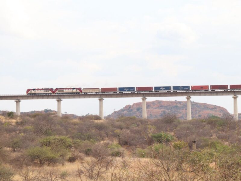 Kenya Railways readuce în prim-plan istoria liniei Tsavo, unde „mâncătorii de oameni” au marcat construcția căii ferate