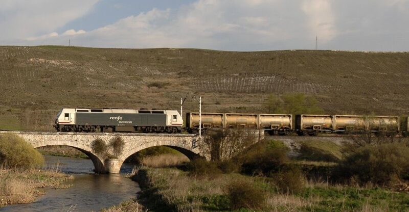 Renfe Mercancías își consolidează poziția în sectorul chimic european cu o nouă certificare SQAS și un scor record de 92,44%