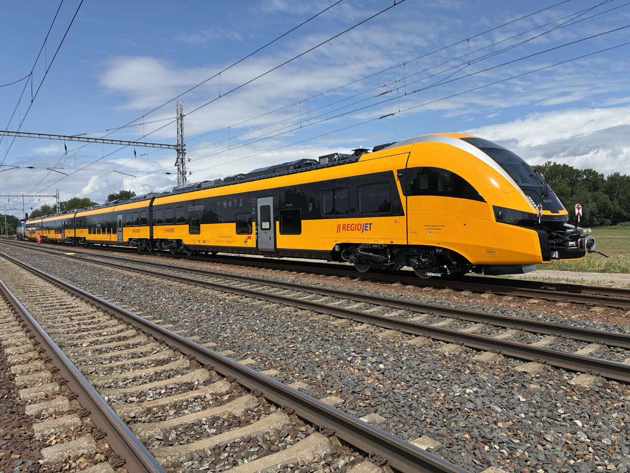 A doua unitate electrică PESA 666 a sosit la centrul de testare VUZ Velim: începe campania completă de verificări