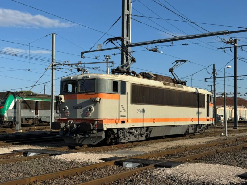 Locomotiva istorică BB 25500 revine pe rețeaua națională franceză pentru un test oficial între Dijon și Andelot