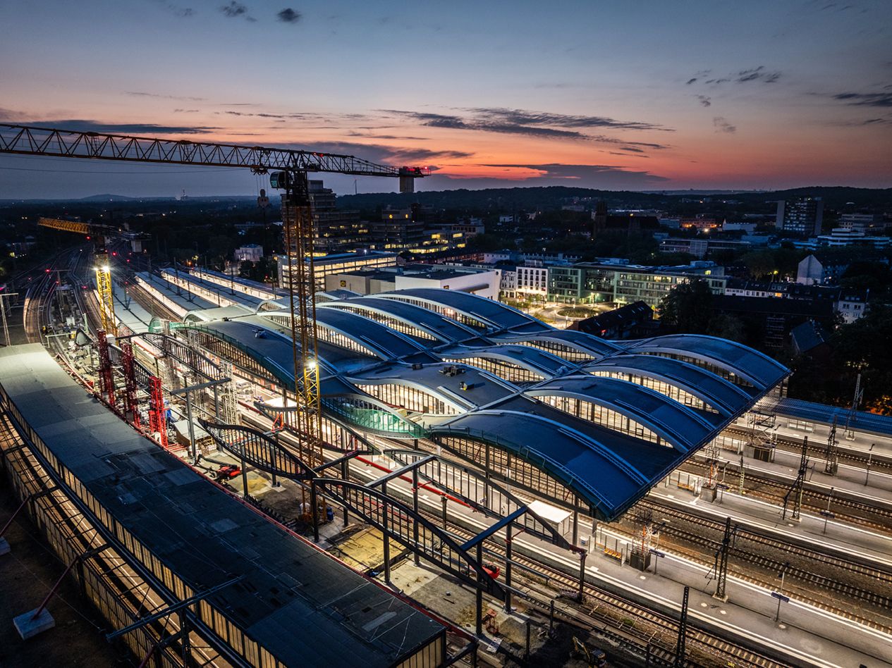 DB Engineering & Consulting finalizează o etapă critică în modernizarea acoperișului halei din gara centrală Duisburg