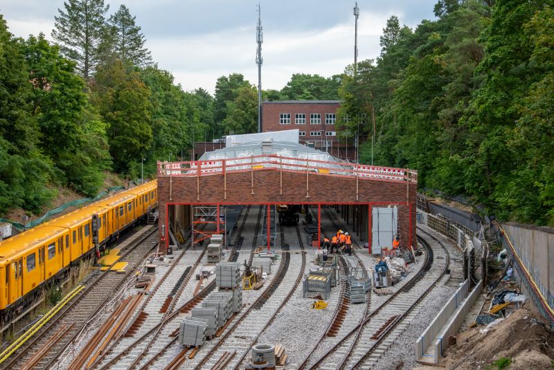 BVG avansează lucrările la depoul Krumme Lanke: șinele și balastul au fost complet instalate