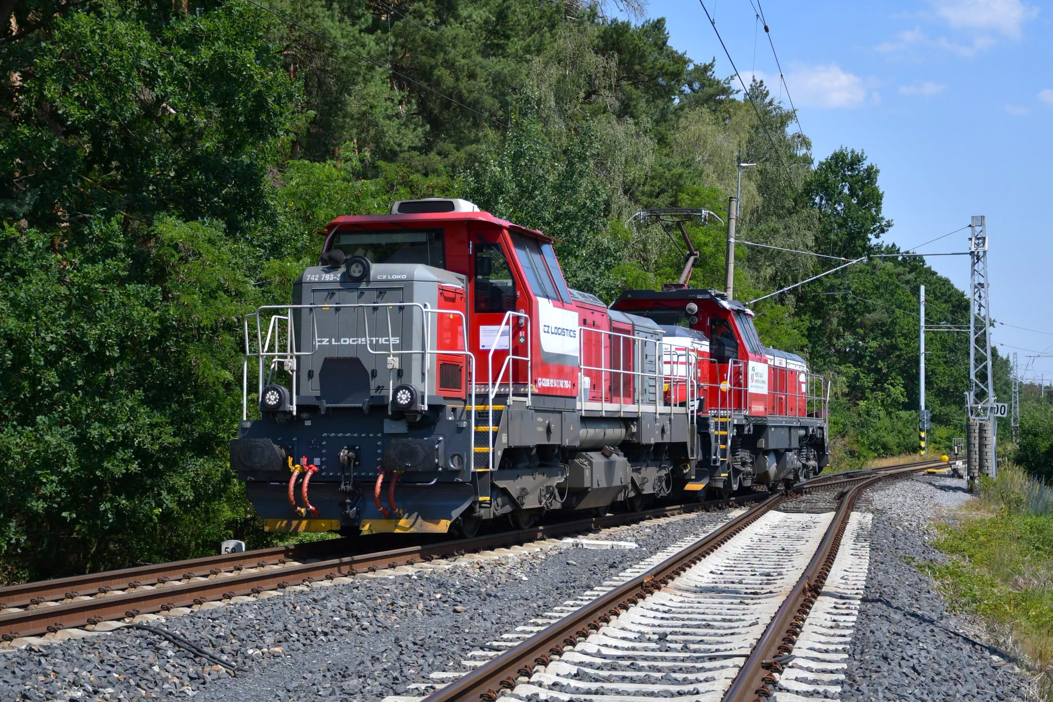 Locomotiva CZ LOKO DualShunter 2000 revine pe liniile de test: echipare ETCS, modificări de tracțiune și verificări la VUZ Velim