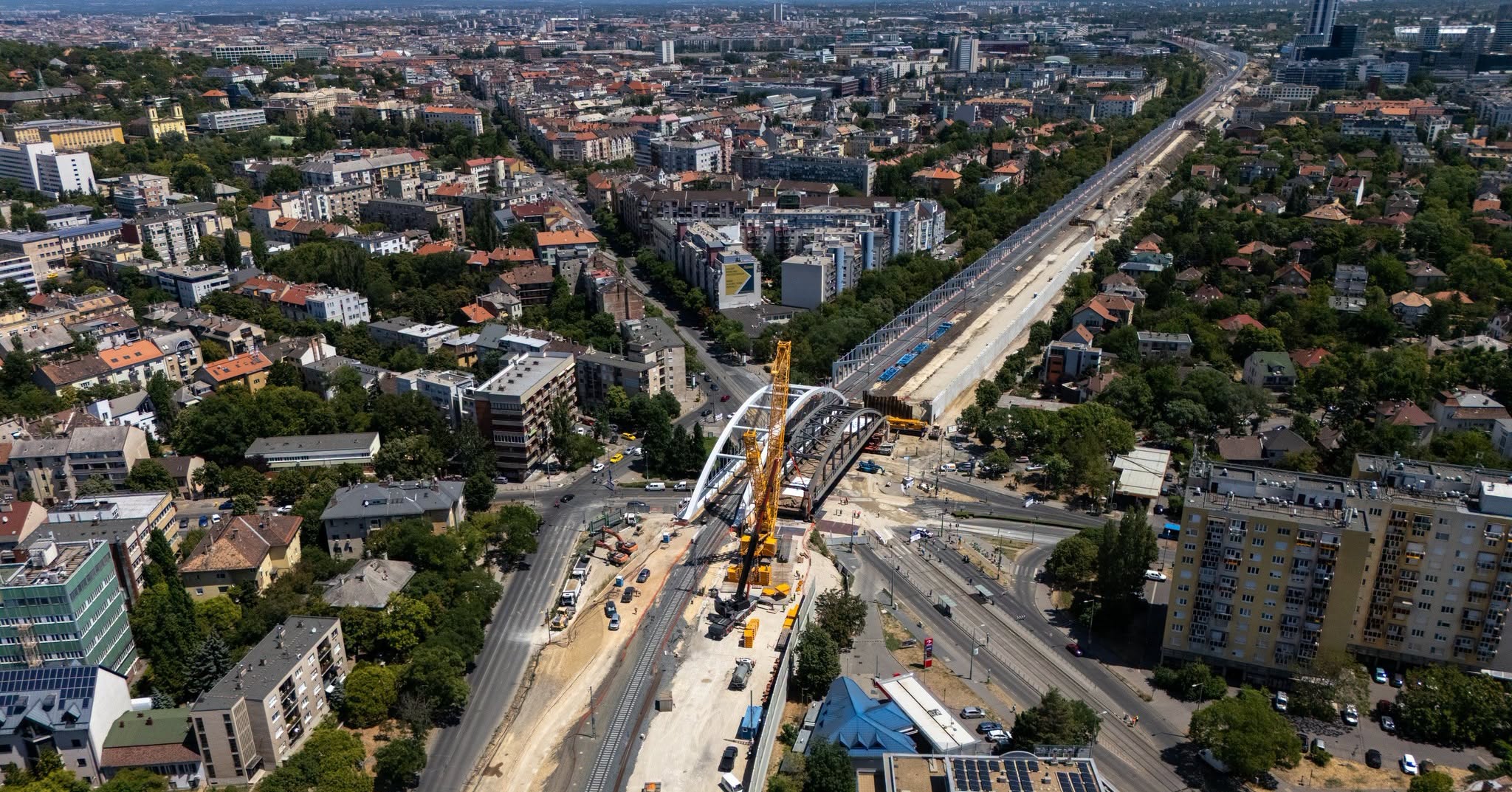 Podul feroviar de la Béla Bartók, demontat cu macarale de 700 de tone: etapă spectaculoasă în dezvoltarea Southern Körvasút din Budapesta