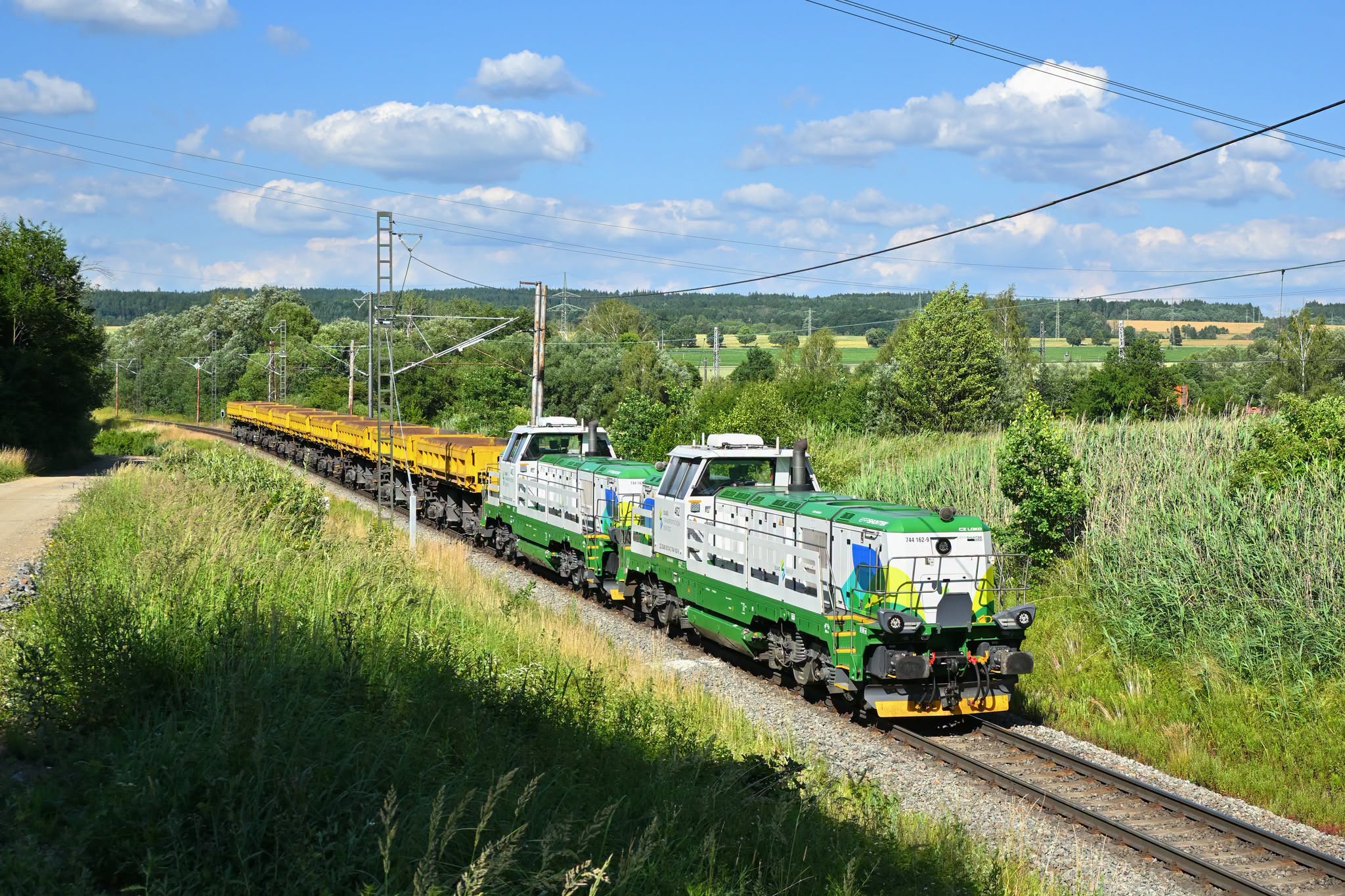 SUAS Transportation Service își extinde operațiunile: locomotive CZ LOKO 744.162 și 744.163 surprinse în serviciu pe noi fluxuri de marfă