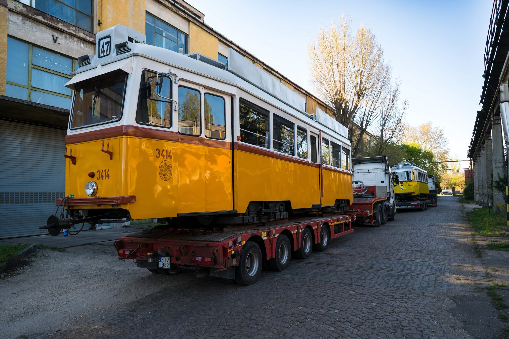 Două tramvaie istorice – Zugliget 1000 și UV – restaurate complet și prezentate la Északi Járműjavító: lucrări tehnice ample readuc la viață patrimoniul feroviar al Budapestei