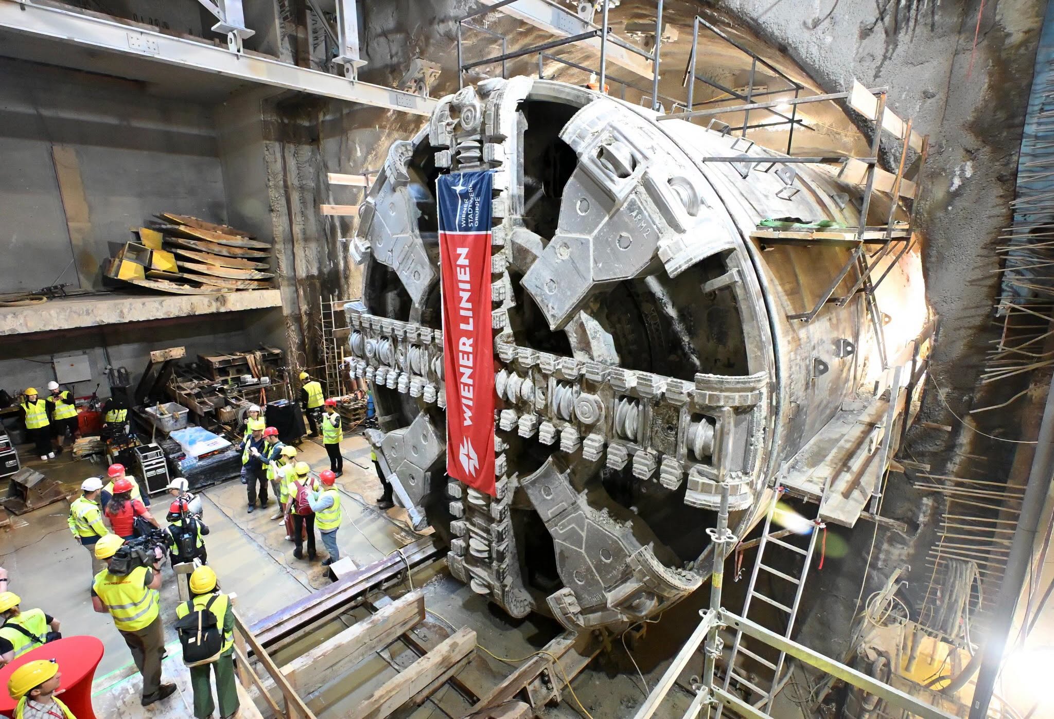 Viena finalizează tunelurile noii U2 între Matzleinsdorfer Platz și Neubaugasse, un pas decisiv în megaproiectul U2xU5, cu termen de finalizare în 2035 și costuri de peste 3 miliarde de euro