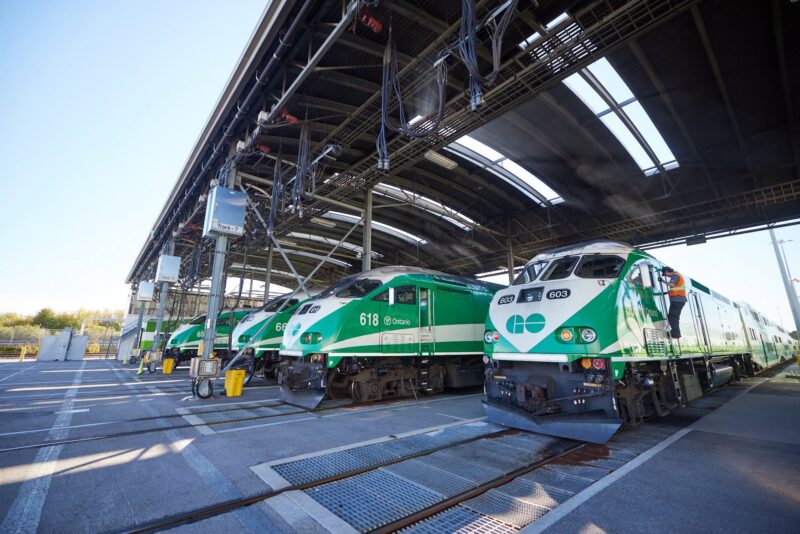 Metrolinx prelungește până în 2031 contractul cu Alstom pentru operarea și mentenanța flotei GO Transit și UP Express