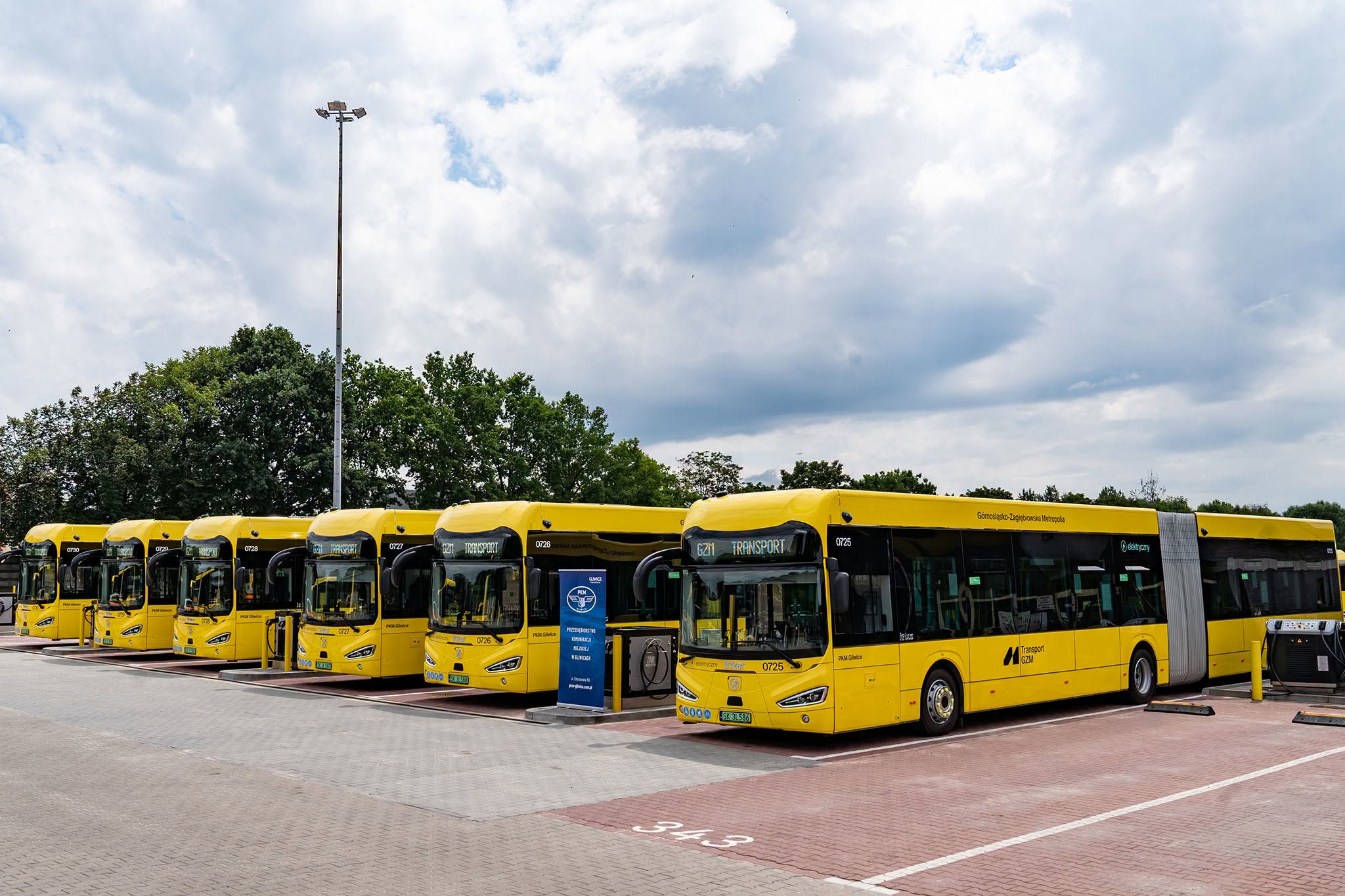 GZM introduce 73 autobuze electrice și 45 de stații de încărcare în rețeaua de transport public metropolitan