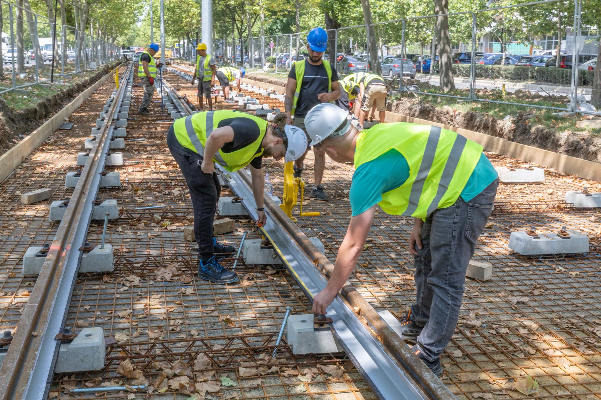 Bucureștiul avansează pe Lotul 1 al modernizării liniilor de tramvai: prima șină montată pe Pallady, proiect de peste 1 miliard lei pentru 50 km de cale modernizată