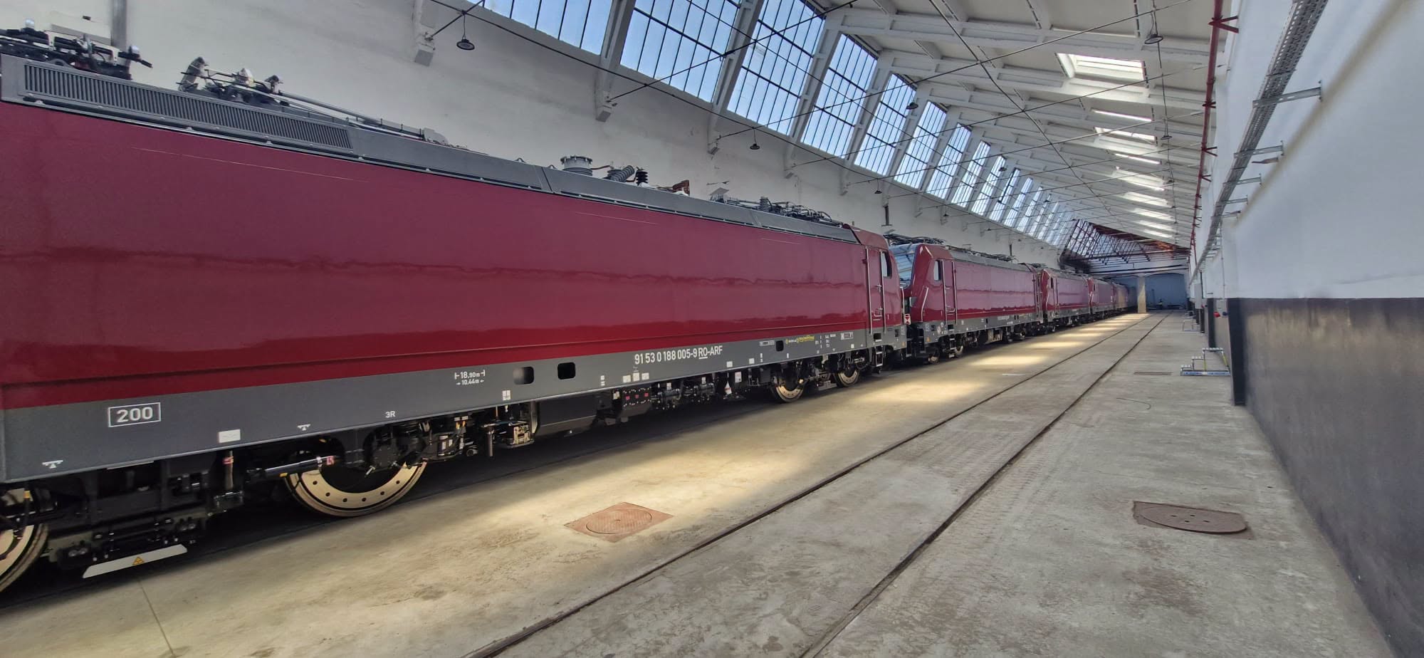 ARF recepționează primele 5 locomotive electrice Traxx din lotul de 16, marcând relansarea modernizării tracțiunii feroviare din România