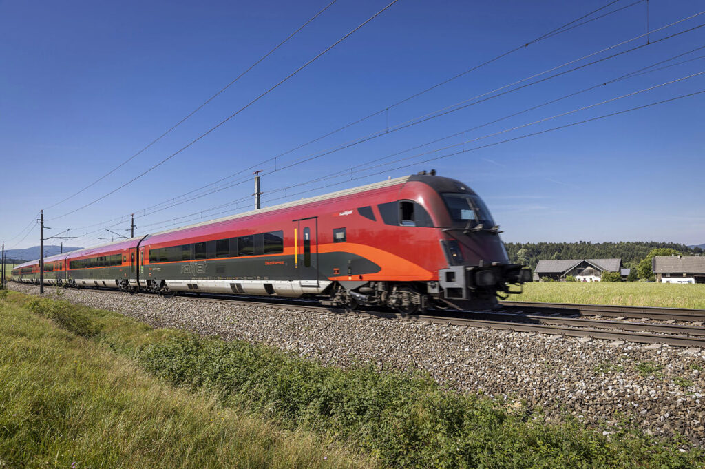 ÖBB ajustează tarifele pentru Standard-Tickets și Vorteilscards cu 3,5% din decembrie, menținând reducerile pentru achizițiile online și rezervările timpurii