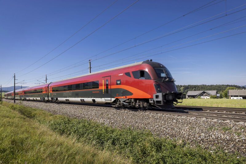 ÖBB ajustează tarifele pentru Standard-Tickets și Vorteilscards cu 3,5% din decembrie, menținând reducerile pentru achizițiile online și rezervările timpurii