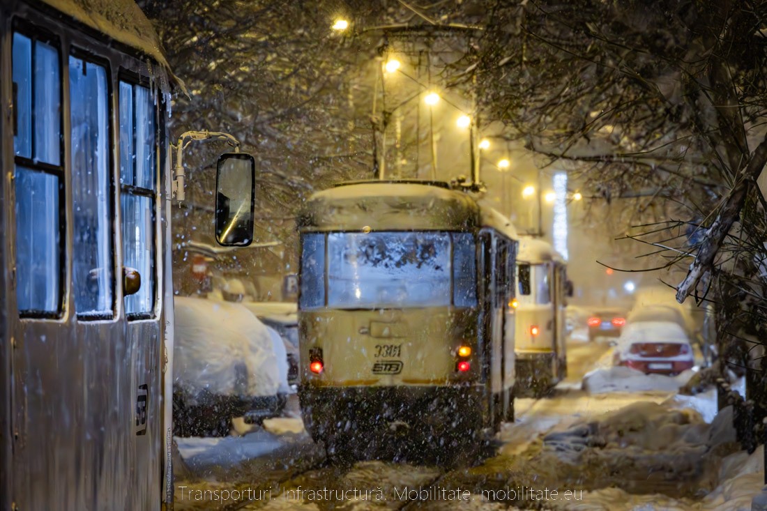 Începe modernizarea liniei de tramvai pe Bulevardul Dinicu Golescu. Este ultima zi cu tramvaiele Tatra în serviciu comercial în zona centrală