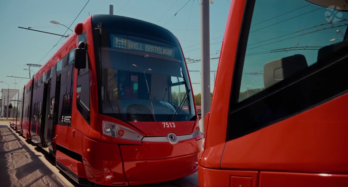 Bratislava finalizează primele revizii majore pentru tramvaiele low-floor din prima generație