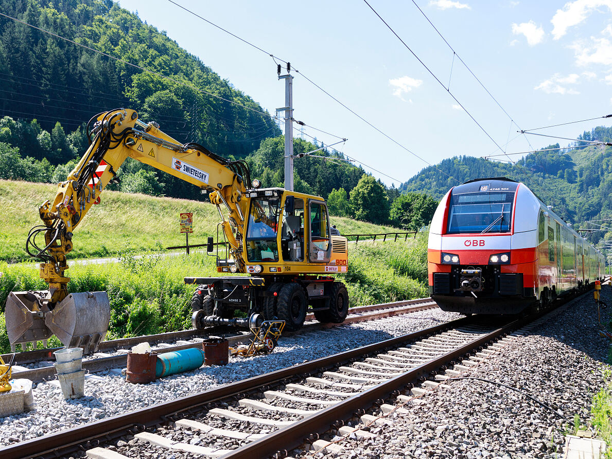 ÖBB desfășoară lucrări extinse de vară în Oberösterreich pentru modernizarea infrastructurii și menținerea unui trafic feroviar sigur și fiabil