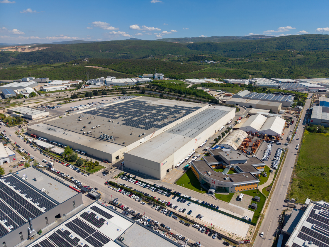 Karsan investește 3,5 MW în energie solară pentru a-și alimenta fabrica și a atinge obiectivul Net Zero Factory 2030