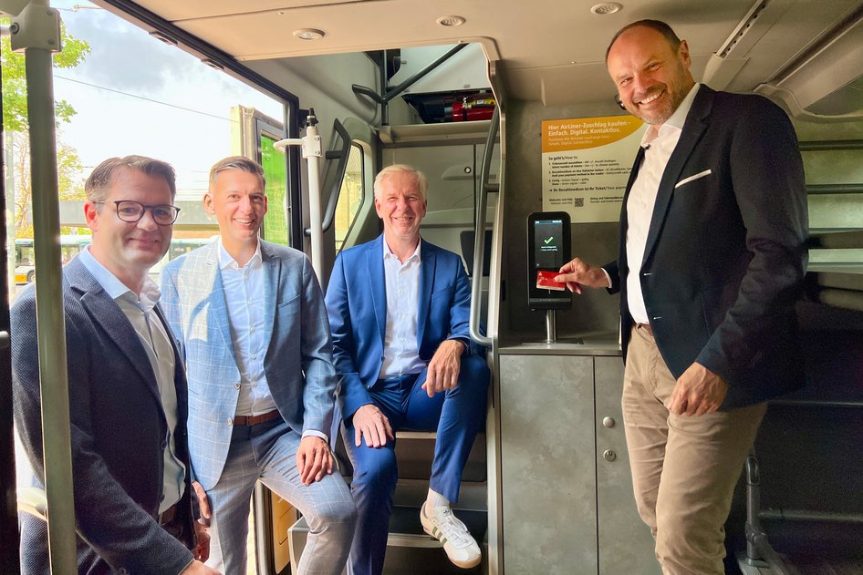 HEAG mobilo testează sistemul digital „Just Tap In” pentru plata rapidă a biletelor pe linia AirLiner Darmstadt–Aeroport Frankfurt