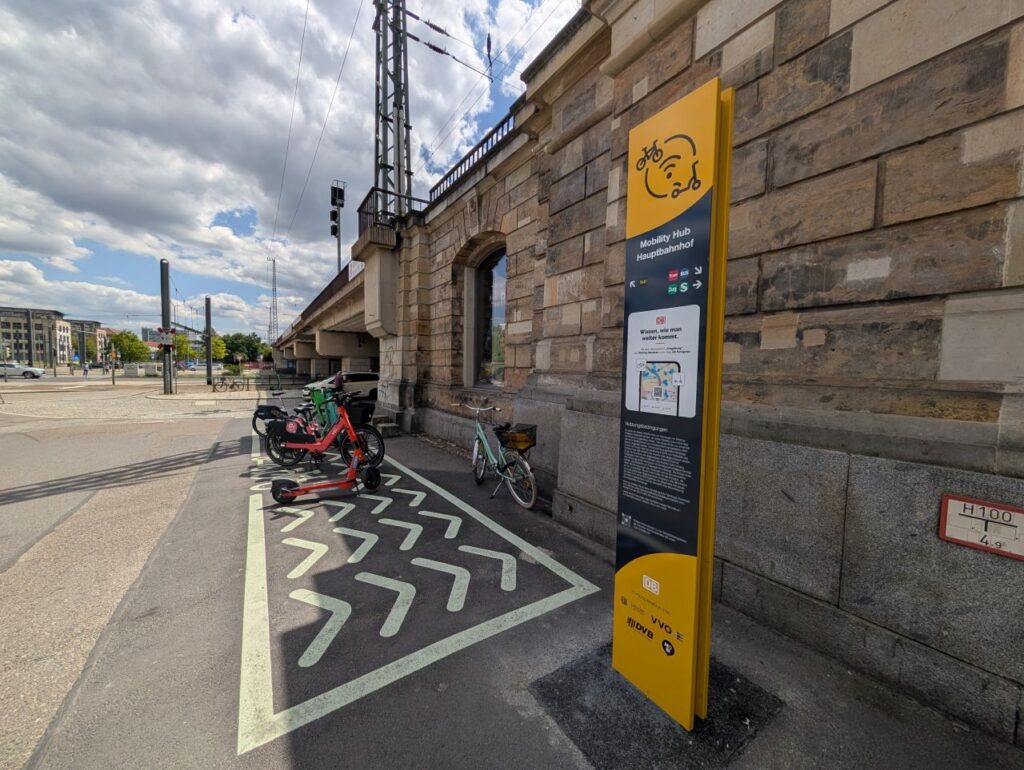 Dresden inaugurează două Mobility Hubs la gările Hauptbahnhof și Neustadt pentru a facilita trecerea la mobilitatea sustenabilă