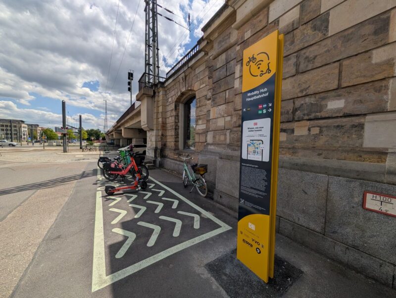 Dresden inaugurează două Mobility Hubs la gările Hauptbahnhof și Neustadt pentru a facilita trecerea la mobilitatea sustenabilă