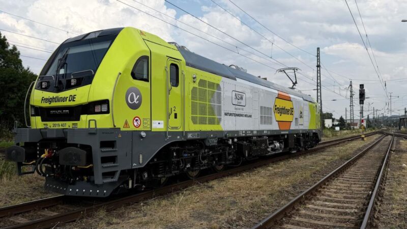 Alpha Trains livrează o nouă locomotivă Stadler EURO9000 către Freightliner DE