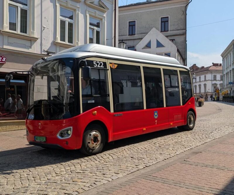 Tarnów lansează ruta 55 operată cu un minibuz electric Yutong E7S, gratuit timp de două luni