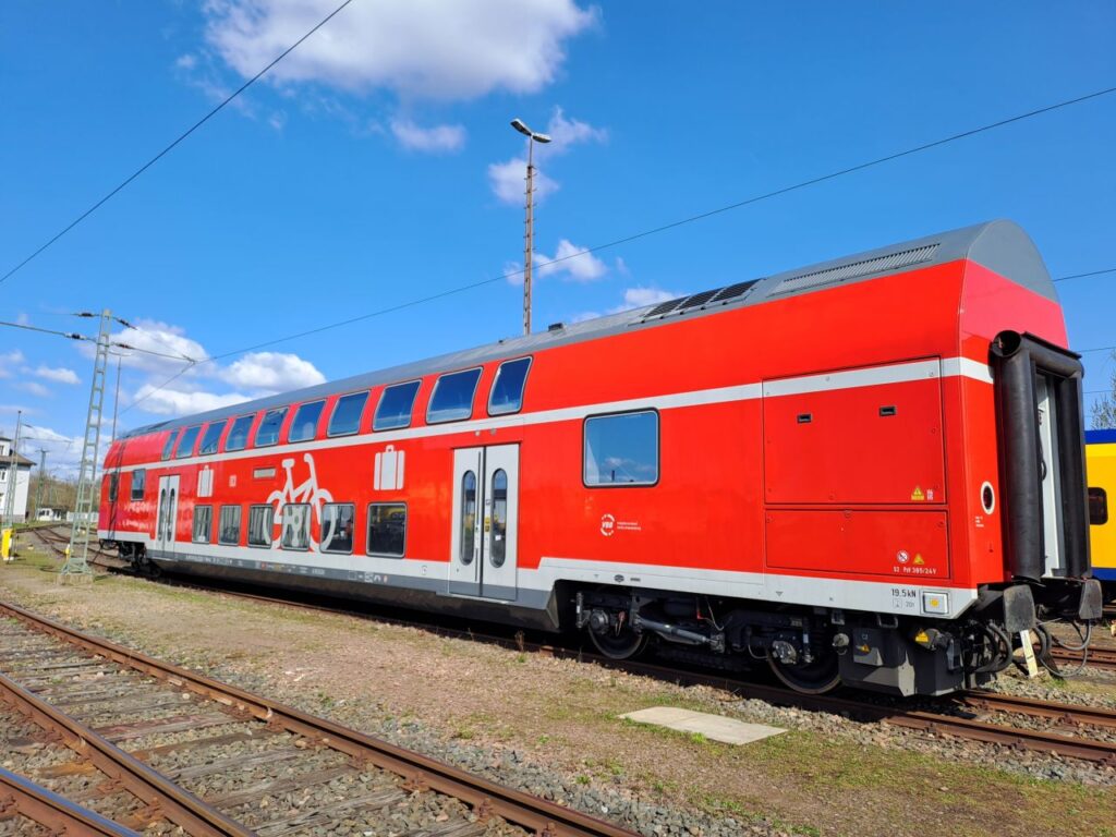 DB Systemtechnik validează frânarea vagoanelor etajate modernizate 752.8 pentru creșterea vitezei la 160 km/h