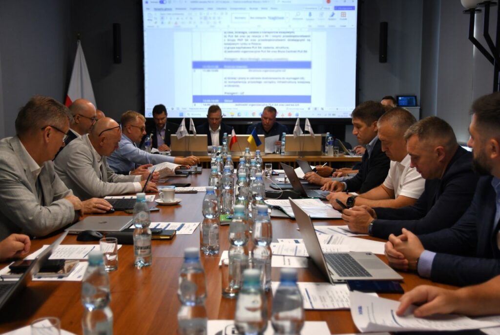 PKP PLK și Ukrzaliznytsia lucrează împreună la standardele de management al infrastructurii feroviare, în procesul de adaptare la normele UE