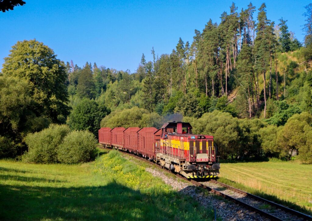 ČD Cargo revigorează transportul de marfă pe „Pacificul Sázava”: 250 de camioane de lemn mutate pe calea ferată în primele șapte luni ale anului